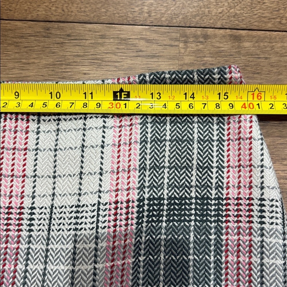 Talbots Wool Blend Skirt 10P. Fully Lined. Gray, pink, red. Like new. - Picture 3 of 8